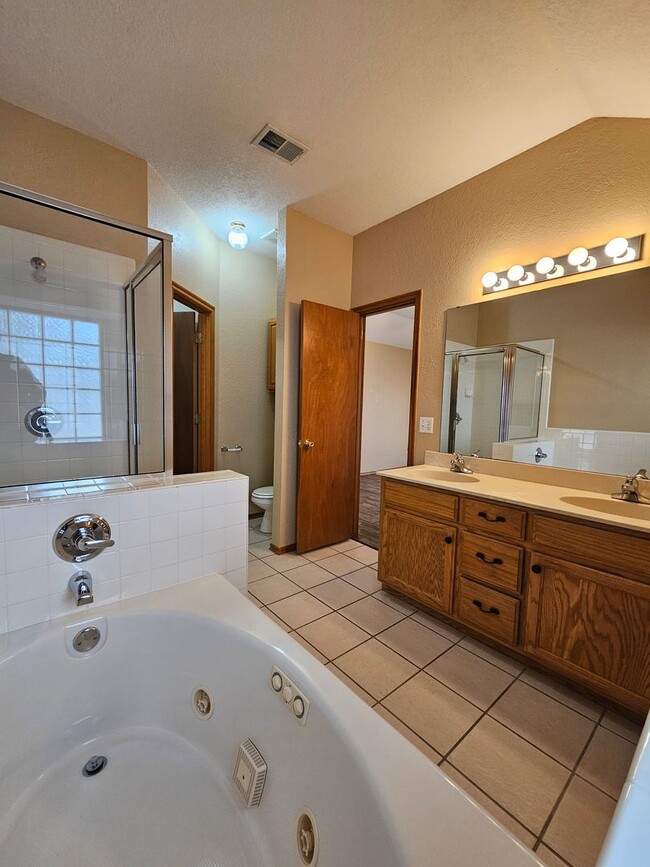Building Photo - (3) Bed/(2) Bath in Tecumseh Ridge Addition Avail NOW! Pets Negotiable.