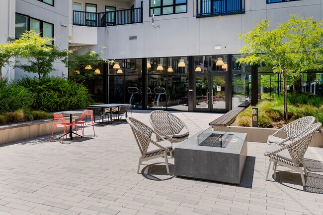 Building Photo - 238 13th St