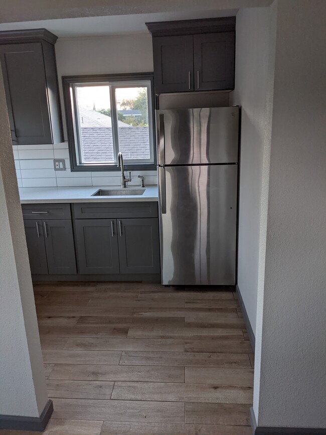 Building Photo - 481 Vaughn Ave