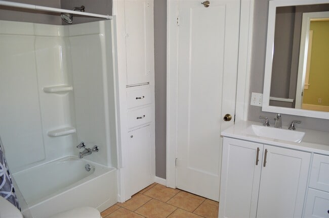 Building Photo - 3904 Fountain Ter