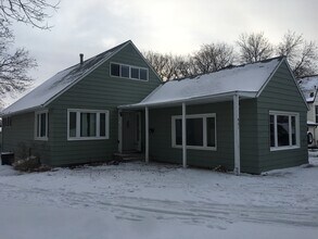 Building Photo - House- NW