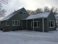 Building Photo - House- NW