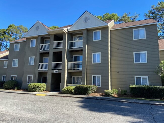 Building Photo - 100 Myrtle Greens Dr