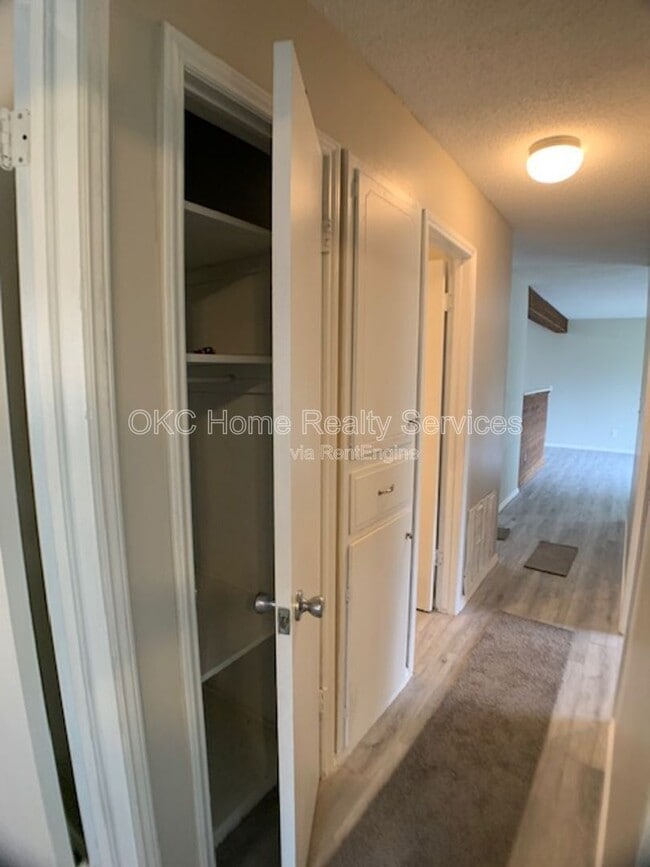 Building Photo - 6812 S Land Ave