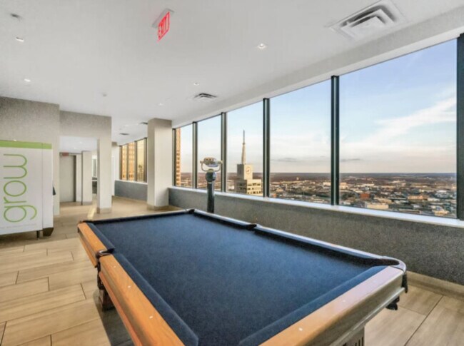 Building Photo - 1555 Elm St