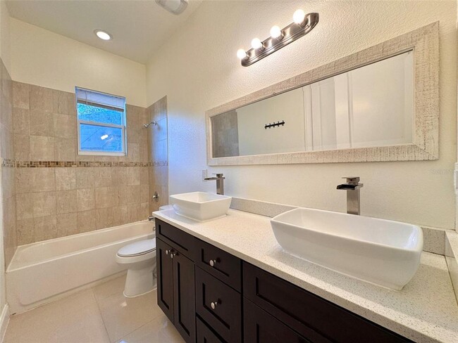 Building Photo - 8227 Vineland Oaks Blvd
