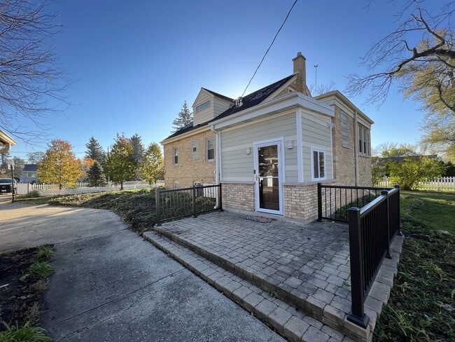 Building Photo - 220 N Graylynn Dr