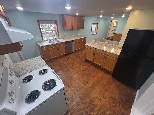 Building Photo - 3-Bedroom Home in Carrick on Private Street