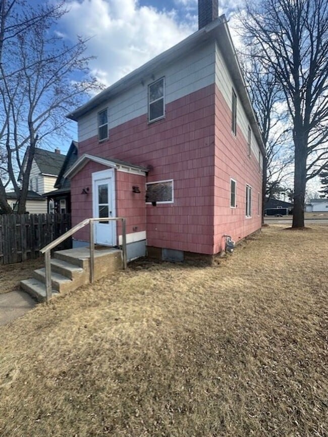 Building Photo - 4 Bed, 2 Bath Single Family Home - Crosby