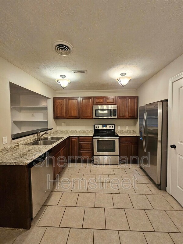 Building Photo - 3306 Tanglewood Dr