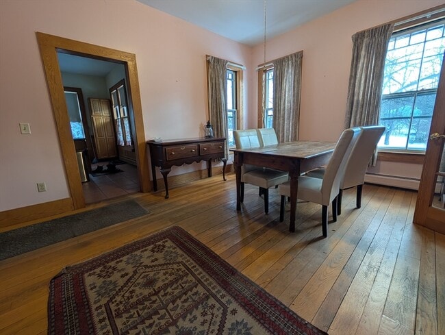 Building Photo - 527 Main St