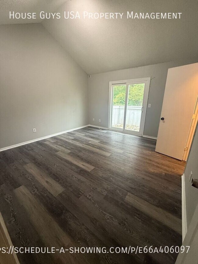 Building Photo - 212 NE Cedar Ct