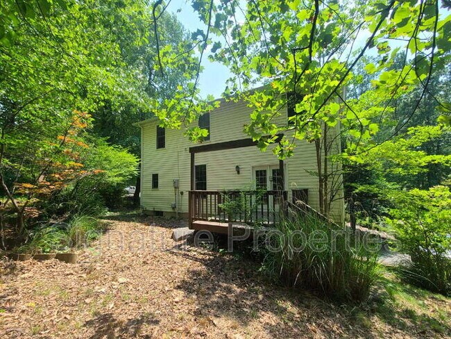 Building Photo - 105 Oakwood Dr
