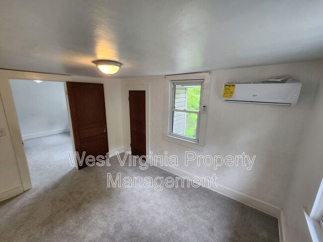 Building Photo - 208 Croft St