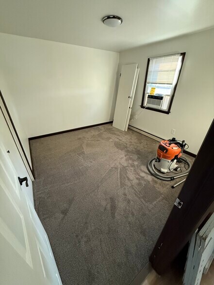 Building Photo - 6820 Rowe Dr