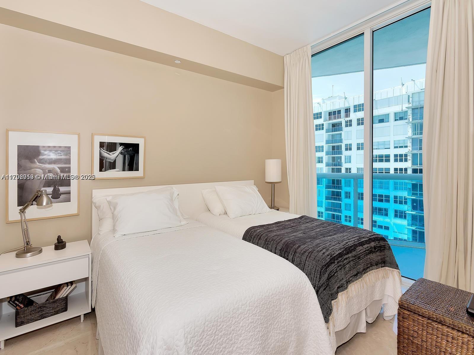 Building Photo - 2711 S Ocean Dr