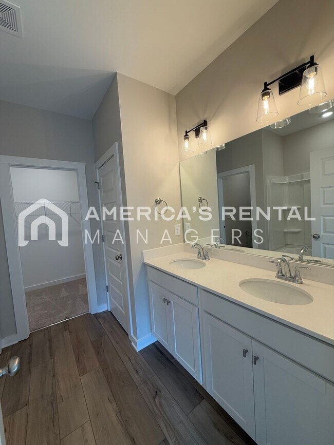 Building Photo - Home for rent in Riverside! Available to View Now!