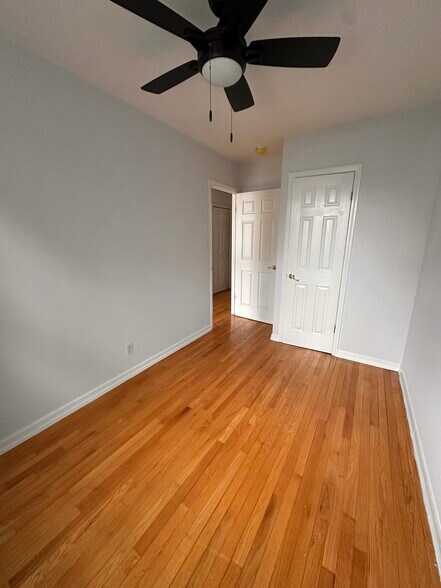 Building Photo - 890 W Beech St