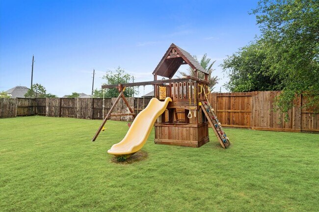 Building Photo - 10110 Da Vinci Ct