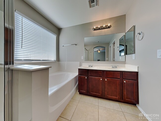 Building Photo - 24839 W Huntington Dr