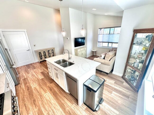 Building Photo - New ADU Available in Quiet Neighborhood