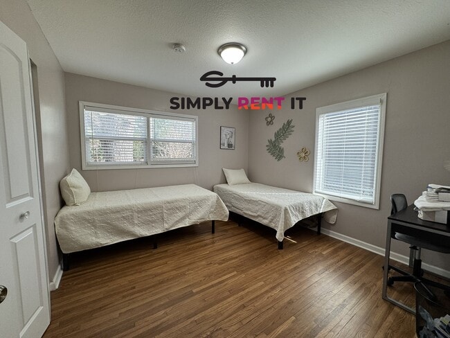 Building Photo - Updated Furnished 3+ Bedroom, 1.5 Bath Avail Aug 1st