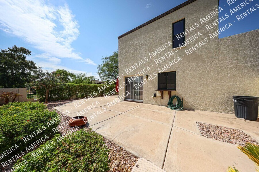 Building Photo - 4809 E Euclid Ave