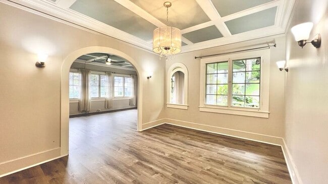 Building Photo - 2504 Rainbow Dr