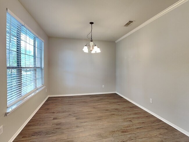 Building Photo - 12509 Patnoe Dr