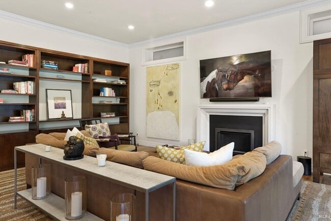 Building Photo - 10 Idlewood Rd