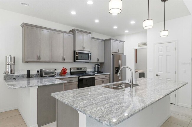 Building Photo - 1033 Sawgrass Dr