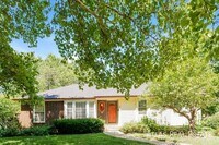 Building Photo - 2700 NE 69th St