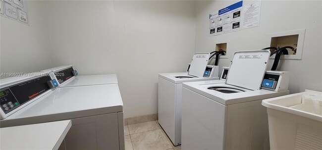 Building Photo - 2851 NE 183rd St