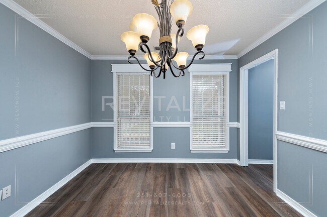 Building Photo - Creole Style 3 Bed 2.5 Bath Home on Oversized Lot