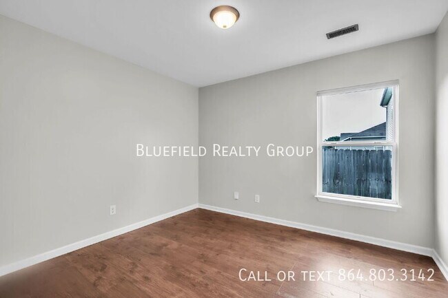 Building Photo - 621 Branch View Dr