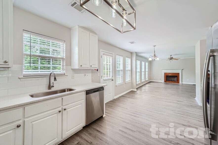 Building Photo - 5799 Village Loop