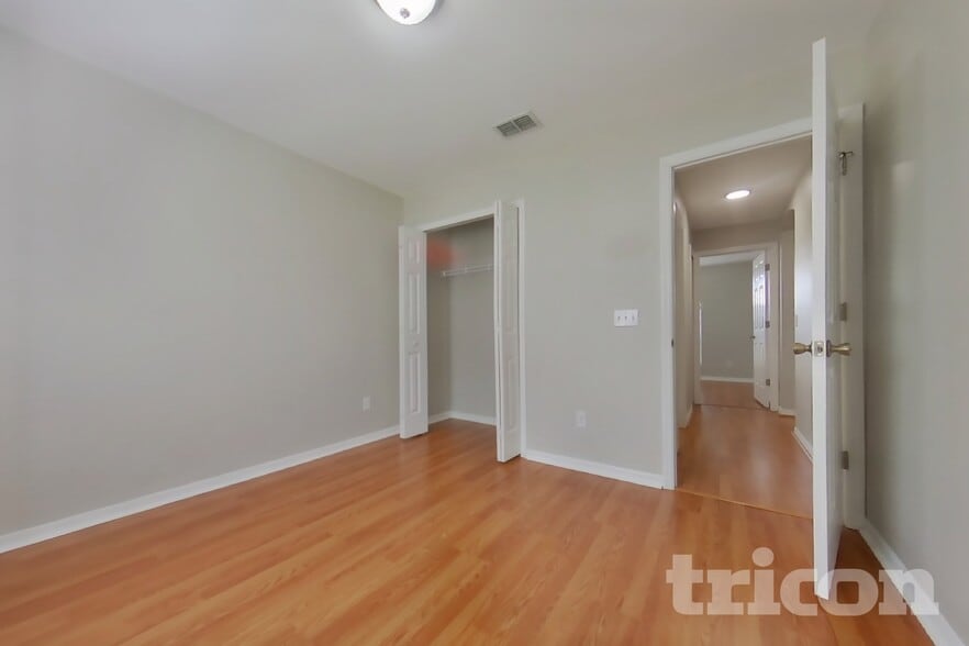 Building Photo - 143 Wornall Dr
