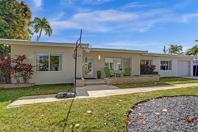 Building Photo - 2514 Yacht Club Blvd