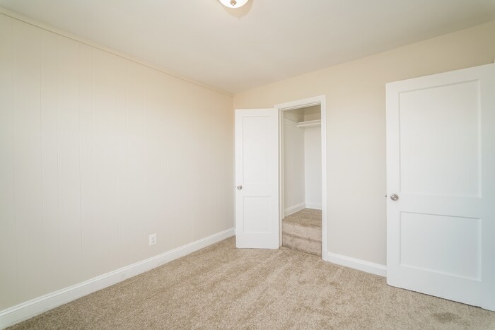 Building Photo - 1917 Searles Rd