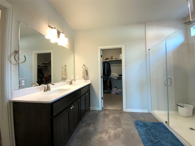 Building Photo - 3307 Columbus Way