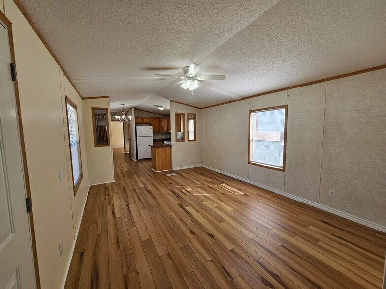 Building Photo - 28 Pine Cir