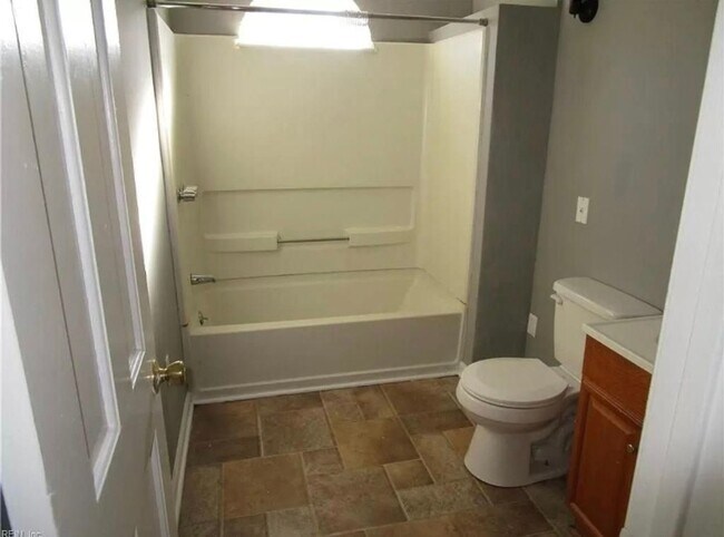 Building Photo - Charming 3BR House in Norfolk