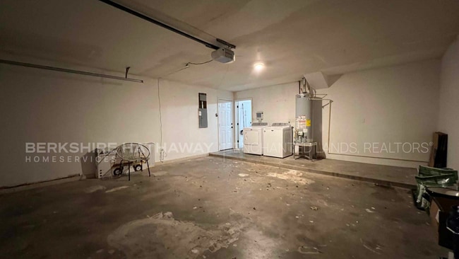 Building Photo - Updated 3 Bedroom/2 Bath Water Paid!!!