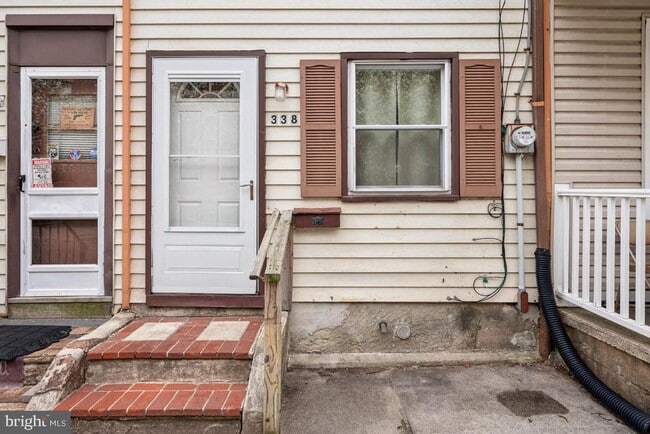 Building Photo - 338 Ridgeway St