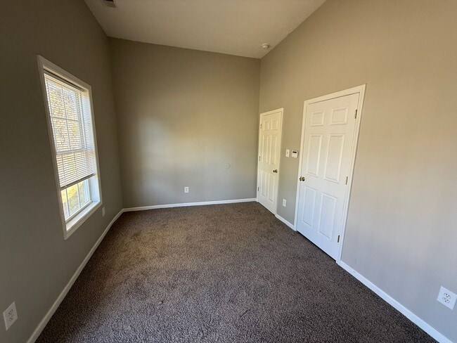 Building Photo - 3-BED 1-BATH SINGLE FAMILY HOME