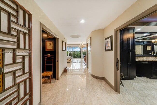 Building Photo - 6100 Paradise Point Dr