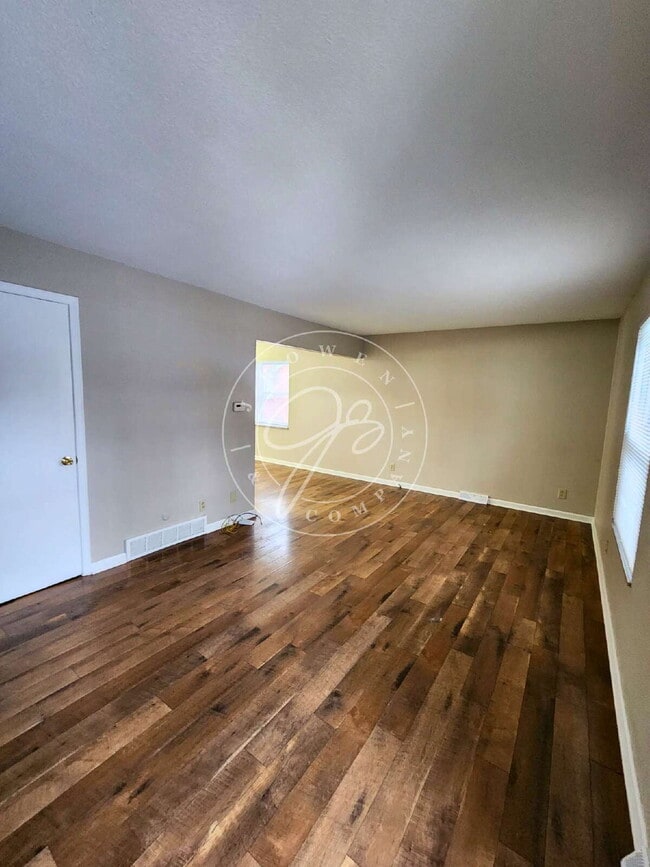 Building Photo - Sylvania Schools! Spacious 2-story, 3-bedroom, 2-bath home offering over 1,200 sq. ft. of living ...