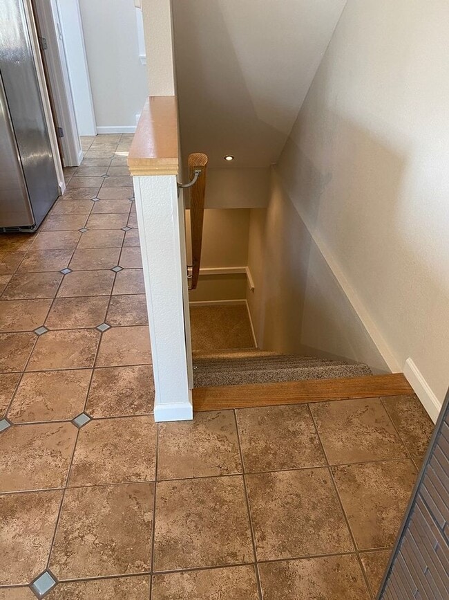 Building Photo - 108 S Tinker Ln