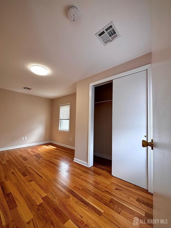Building Photo - 287 Raritan St