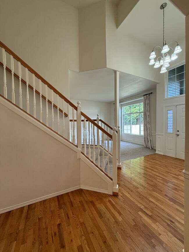 Building Photo - Shoreline House